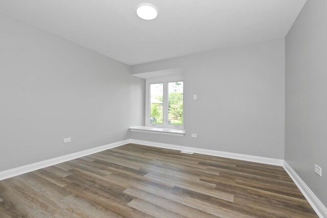 9836 Circle Pkwy, Palos Park, IL 60464 - unfurnished room with dark wood-type flooring and baseboards