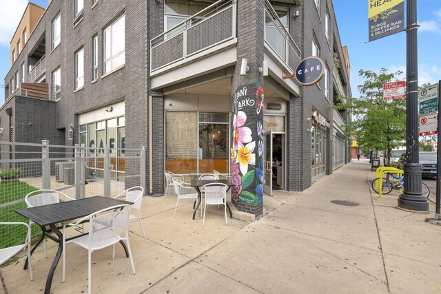 3201 W Leland Ave Unit 205, Chicago, IL 60625 - view of building exterior