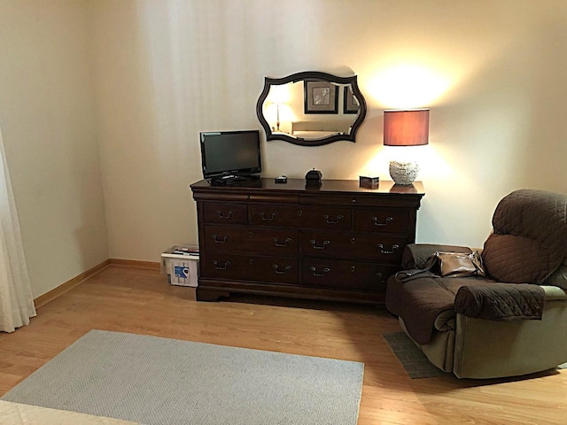 460 S NW Hwy Unit 409, Park Ridge, IL 60068 - living area featuring light wood finished floors and baseboards