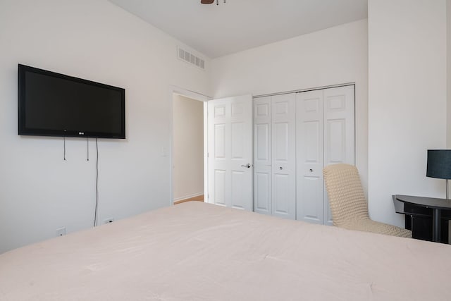 351 E 25th Pl Unit 20C, Chicago, IL 60616 - bedroom featuring a closet and a ceiling fan