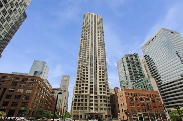 440 N Wabash Ave Unit 1103, Chicago, IL 60611 - view of property featuring a city view