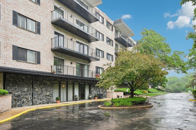 1S150 Spring Rd Unit 5F, Oakbrook Terrace, IL 60181 - view of apartment building / complex