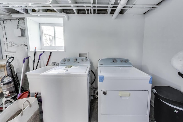 529 Circle Ave, Forest Park, IL 60130 - laundry room featuring washing machine and clothes dryer and a sink