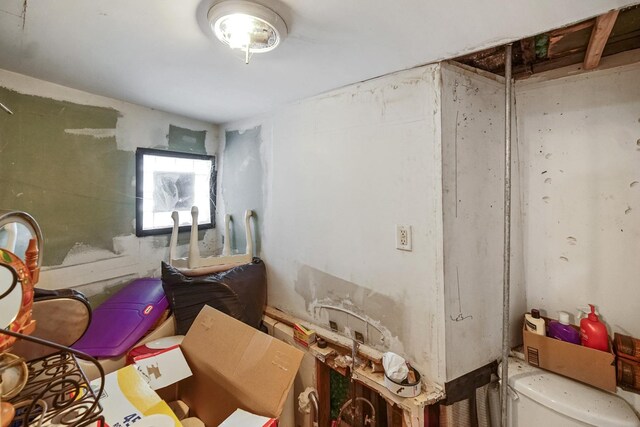 9620 S Exchange Ave, Chicago, IL 60617 - view of miscellaneous room