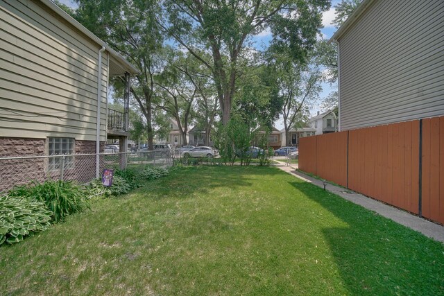 9620 S Exchange Ave, Chicago, IL 60617 - view of yard