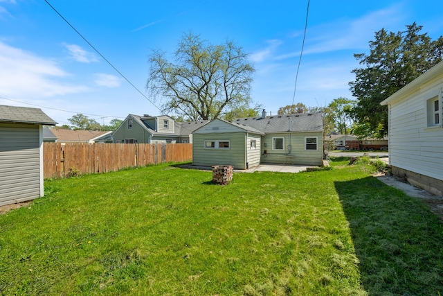 916 5th Ave, Aurora, IL 60505 - back of house featuring a patio