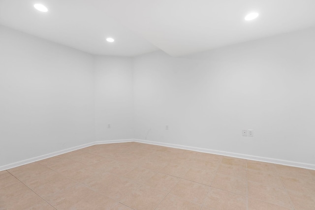 7N001 Ridge Line Rd, Saint Charles, IL 60175 - unfurnished room featuring recessed lighting and baseboards
