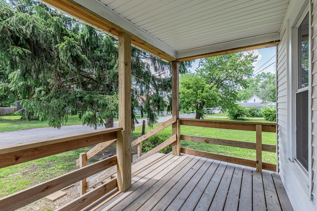 324 W Sumner St, Streator, IL 61364 - deck with a yard
