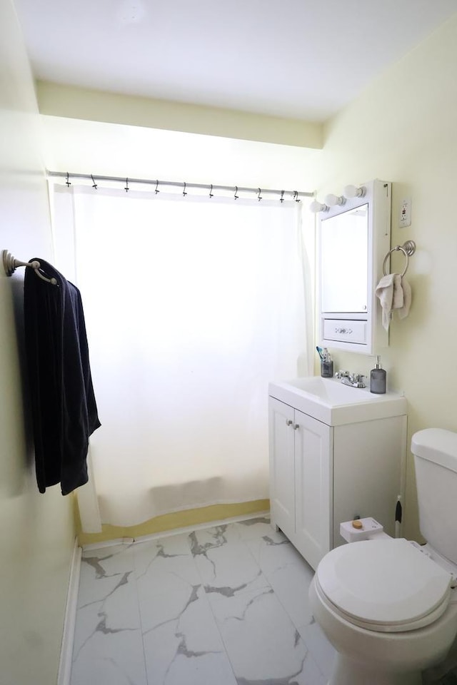 4525 W 125th St, Alsip, IL 60803 - full bath with vanity, toilet, marble finish floors, and a shower with curtain
