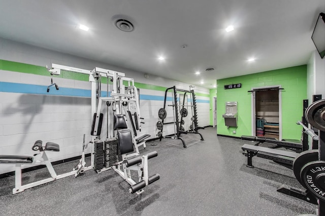 6325 N Sheridan Rd Unit 608, Chicago, IL 60660 - exercise room with concrete block wall