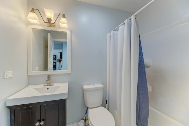 7 Fernwood Dr Unit Q, Bolingbrook, IL 60440 - bathroom featuring vanity, toilet, and shower / bath combo