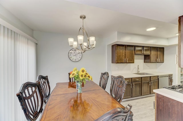 7 Fernwood Dr Unit Q, Bolingbrook, IL 60440 - dining area featuring light wood-style floors, a chandelier, and recessed lighting