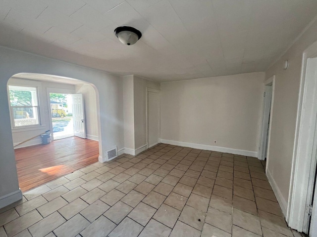 360 S Washington Ave, Kankakee, IL 60901 - unfurnished room with arched walkways and baseboards