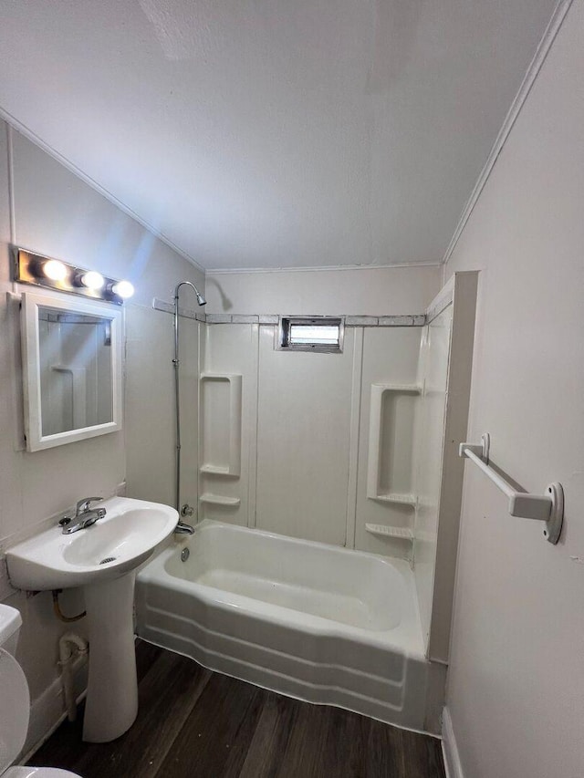 360 S Washington Ave, Kankakee, IL 60901 - bathroom featuring wood finished floors, shower / tub combination, crown molding, and vaulted ceiling