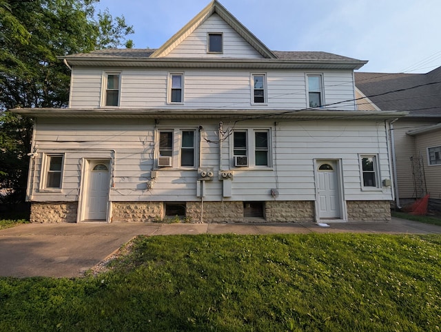 363 E Hickory St, Kankakee, IL 60901 - view of front facade with a front yard