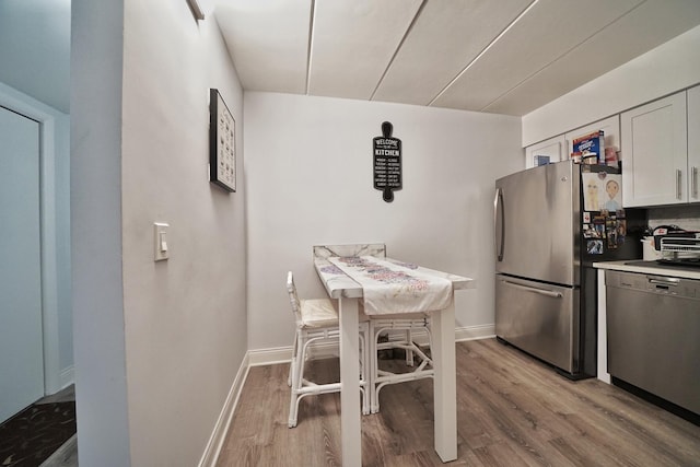 603 S River Rd Unit 2K, Des Plaines, IL 60016 - dining area with light wood finished floors and baseboards