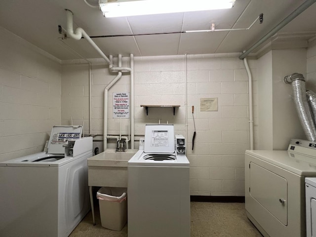603 S River Rd Unit 2K, Des Plaines, IL 60016 - laundry area with independent washer and dryer, concrete block wall, and a sink