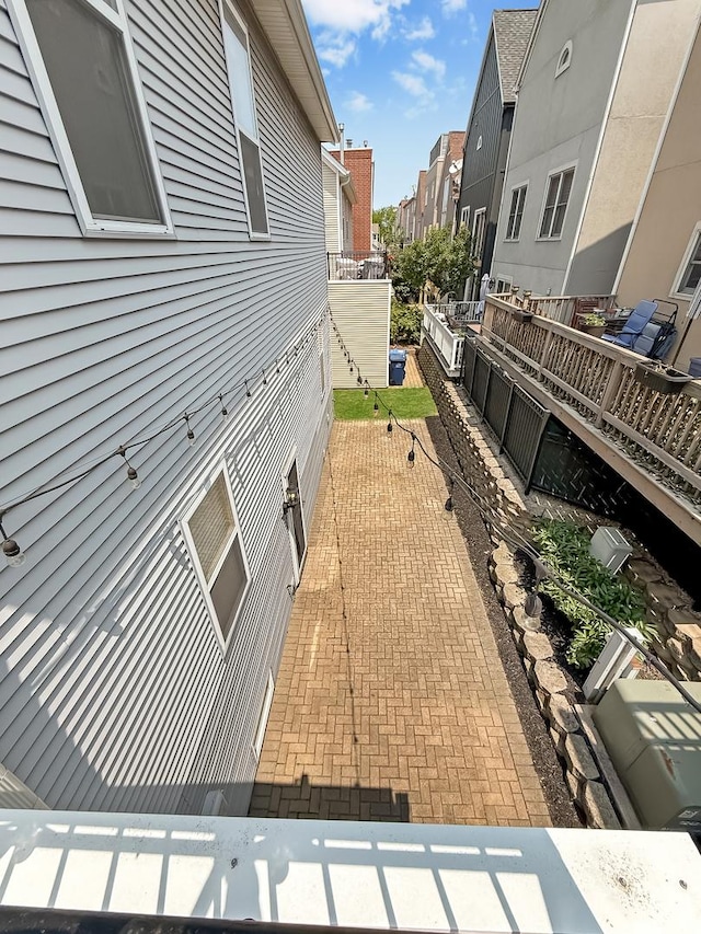 2847 N Wolcott Ave Unit D, Chicago, IL 60657 - view of side of home