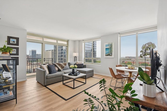 1111 S Wabash Ave Unit 1410, Chicago, IL 60605 - living area featuring light wood-style flooring, a view of city, and baseboards