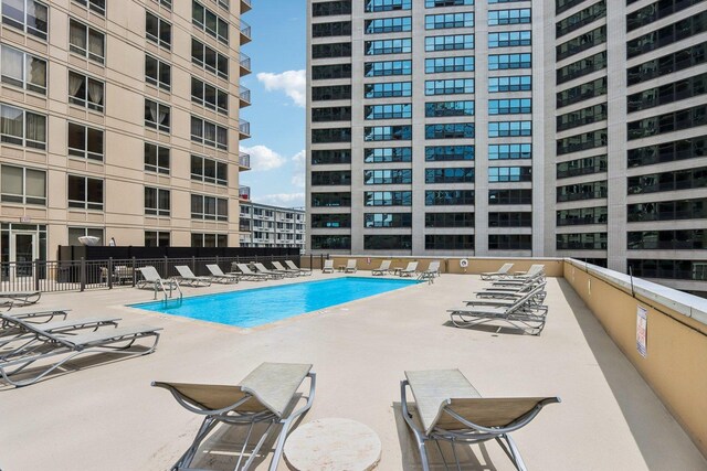 1111 S Wabash Ave Unit 1410, Chicago, IL 60605 - community pool with a patio area