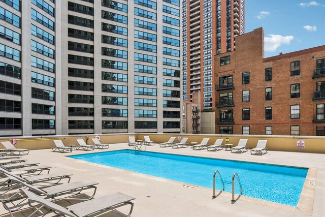 1111 S Wabash Ave Unit 1410, Chicago, IL 60605 - community pool with a patio area