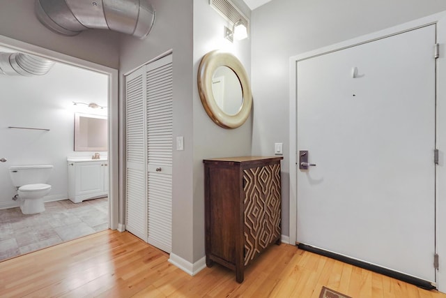 1200 W Monroe St Unit 514, Chicago, IL 60607 - entryway featuring light wood finished floors and baseboards