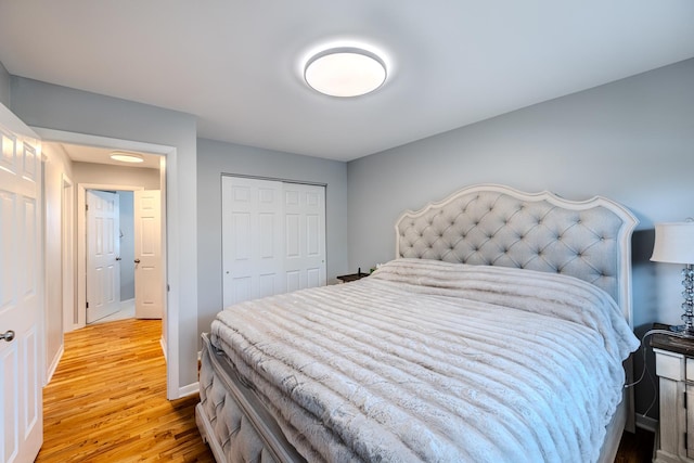 8106 W 89th Pl, Hickory Hills, IL 60457 - bedroom featuring wood finished floors, baseboards, and a closet