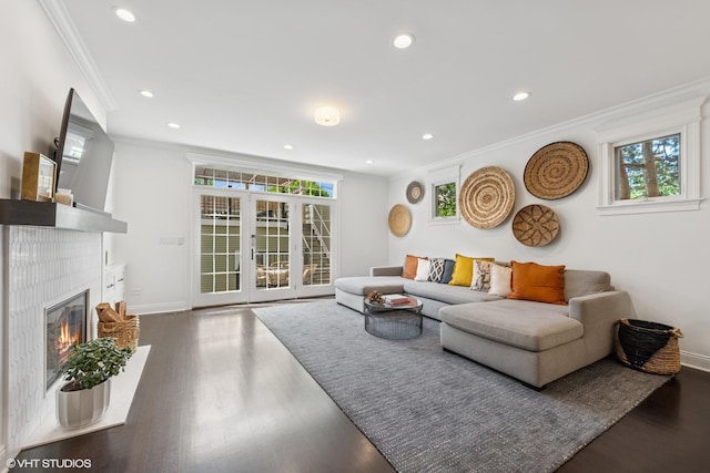 1959 W Berwyn Ave, Chicago, IL 60640 - living room with crown molding, wood finished floors, healthy amount of natural light, recessed lighting, and a glass covered fireplace