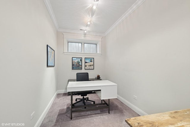 1959 W Berwyn Ave, Chicago, IL 60640 - carpeted office space with ornamental molding and baseboards
