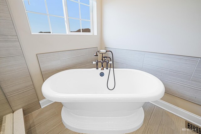 8500 Dungarvan Rd, Frankfort, IL 60423 - bathroom featuring a soaking tub and baseboards