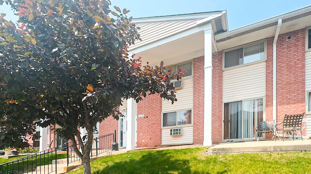 670 Marilyn Ave Unit 203, Glendale Heights, IL 60139 - photo 2