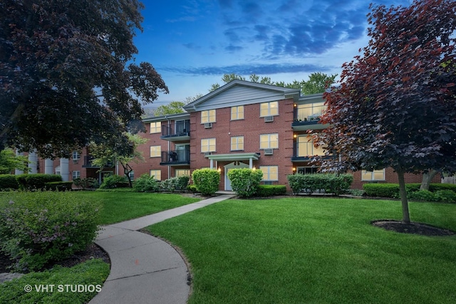 801 E Miner St Unit 1A, Arlington Heights, IL 60004 - view of home's community featuring a lawn