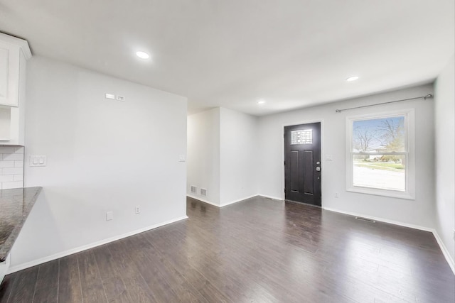3505 Newcastle Rd, Waukegan, IL 60087 - foyer featuring dark wood-style flooring, baseboards, and recessed lighting