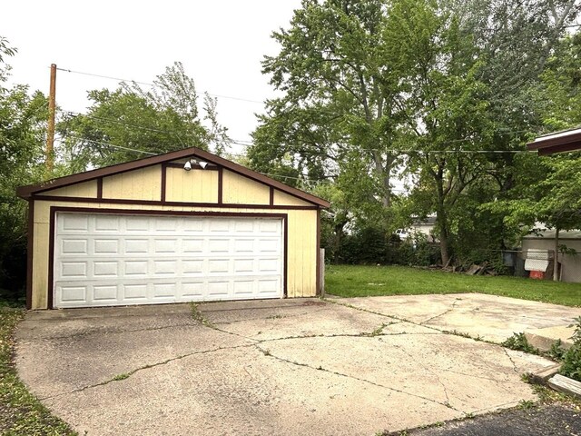 1403 Kings Rd, Carpentersville, IL 60110 - view of detached garage