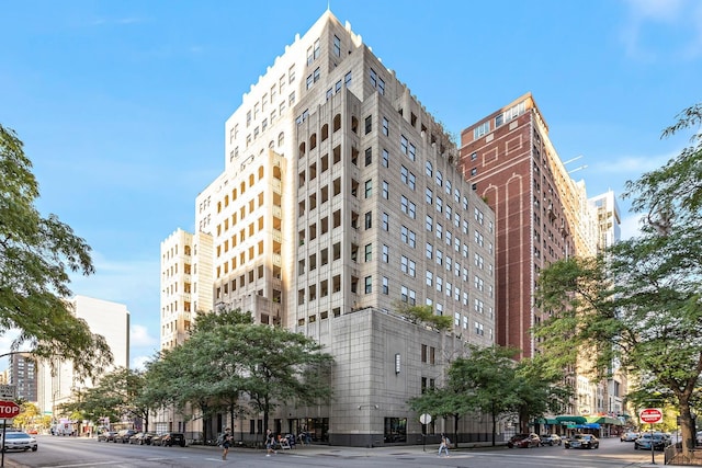 1155 N Dearborn St Unit 1301, Chicago, IL 60610 - view of property with a city view