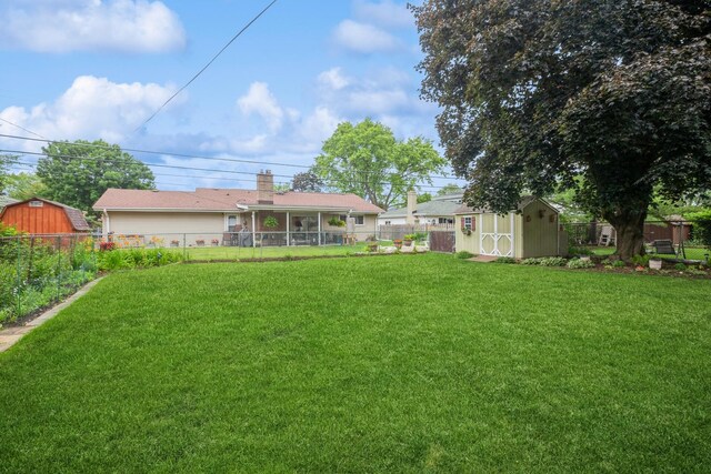 430 Florian Dr, Des Plaines, IL 60016 - fenced backyard with a storage shed