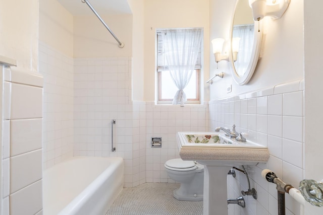 5000 S Cornell Ave Unit 3A, Chicago, IL 60615 - full bathroom featuring tile walls, tile patterned flooring, a wainscoted wall, and shower / bath combination