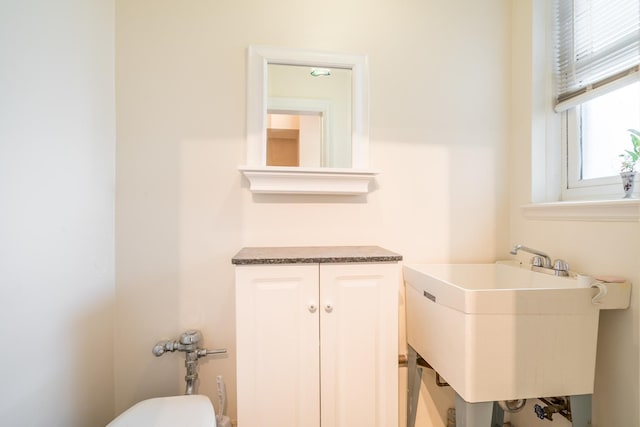 5000 S Cornell Ave Unit 3A, Chicago, IL 60615 - half bath featuring toilet and a sink
