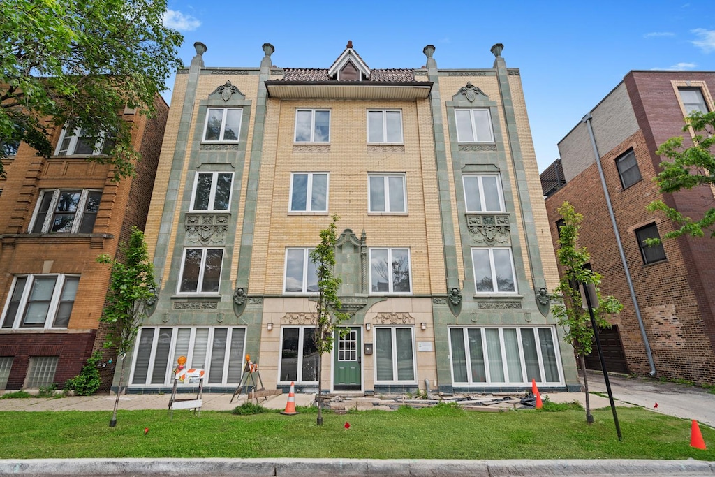 1636 W Melrose St Unit 205, Chicago, IL 60657 - photo 1