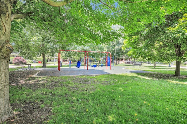 310 Davidson Dr, Champaign, IL 61821 - community play area with a lawn