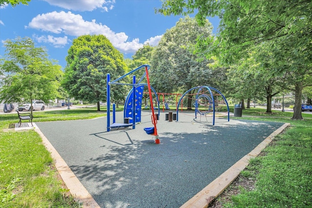 310 Davidson Dr, Champaign, IL 61821 - community playground with a yard