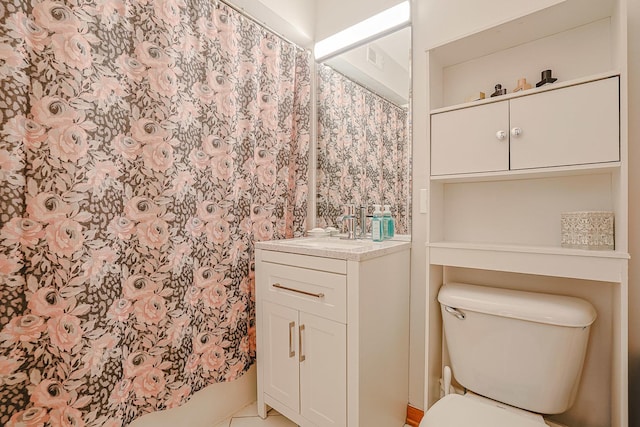 4925 N Harlem Ave Unit 3, Chicago, IL 60656 - full bath featuring vanity, toilet, and curtained shower