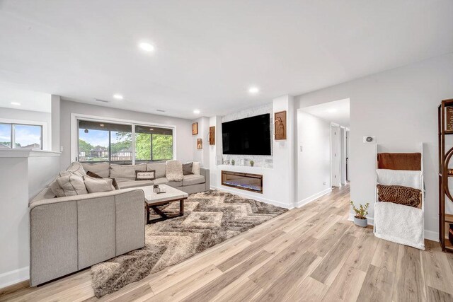 15704 Orlan Brook Dr Unit 163, Orland Park, IL 60462 - living area featuring light wood-type flooring, recessed lighting, and baseboards