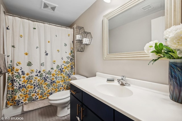 2750 N Wayne Ave Unit G, Chicago, IL 60614 - bathroom featuring toilet, vanity, tile patterned floors, and a shower with curtain