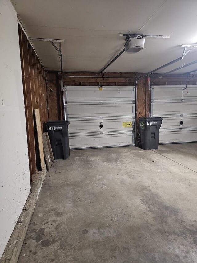 78 N Victoria Ln Unit F, Streamwood, IL 60107 - garage with a garage door opener