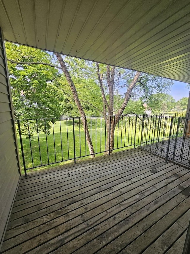 78 N Victoria Ln Unit F, Streamwood, IL 60107 - deck featuring a yard