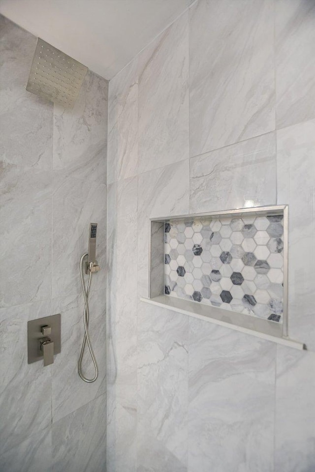 1115 S Plymouth Ct Unit 102, Chicago, IL 60605 - bathroom view of a tile shower