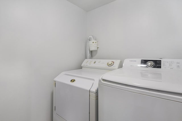 1115 S Plymouth Ct Unit 102, Chicago, IL 60605 - laundry room with washing machine and clothes dryer