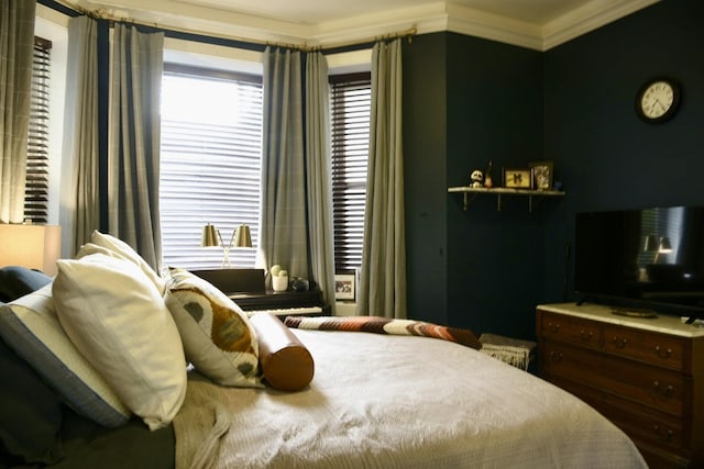 5206 N Winthrop Ave Unit 1, Chicago, IL 60640 - full bathroom featuring vanity, toilet, and a shower stall