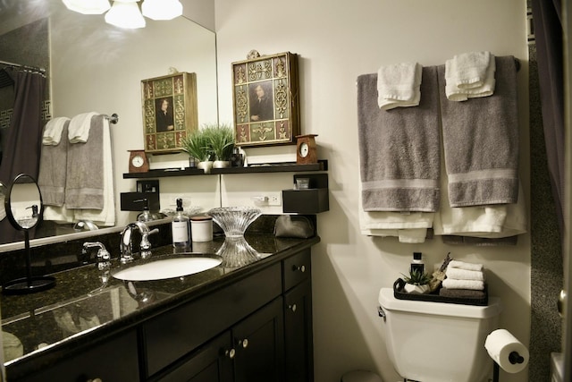5206 N Winthrop Ave Unit 1, Chicago, IL 60640 - bedroom with ornamental molding and light wood-type flooring